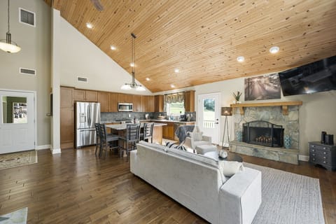 Full eat in kitchen with bar seating