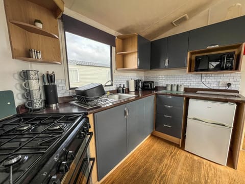 This 2cHolidays Caravan at Dovercourt Holiday Park includes a practical and clean kitchen