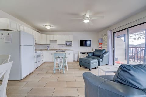 Great area windows on two side slot of Glass/Clean Cut No clutter