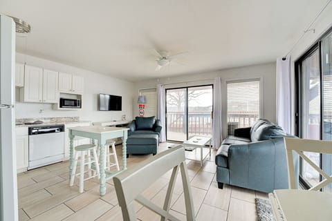 Look at the GLASS
Leather Sleeper Sofa
Leather Chair and Ottoman
RealDeal