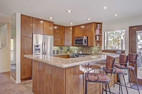 Gourmet Kitchen and Breakfast Bar