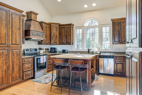 Kitchen | Cooking Basics | Coffee Maker | Main Level