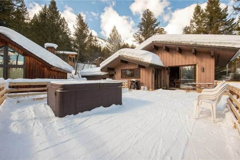 Enjoy your own private outdoor hot tub