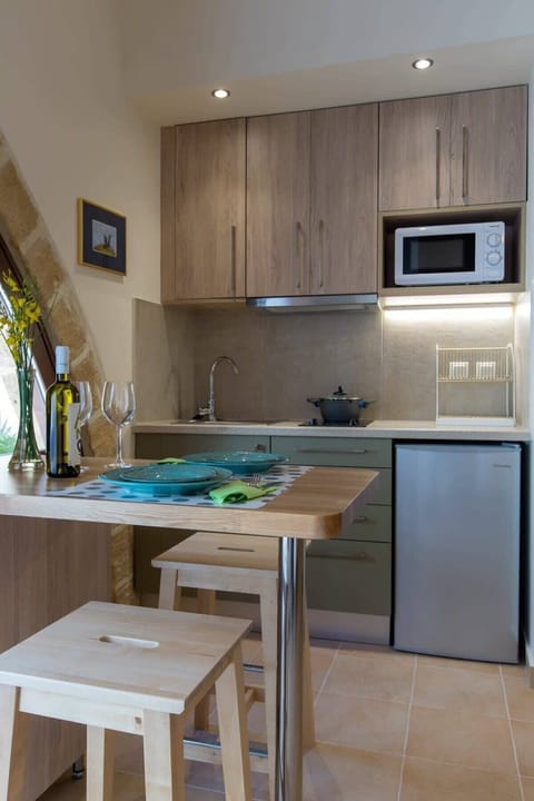 Inviting Bedroom and Kitchenette Nook Combo