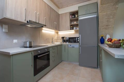 Functional and Stylish Kitchen with Essential Appliances