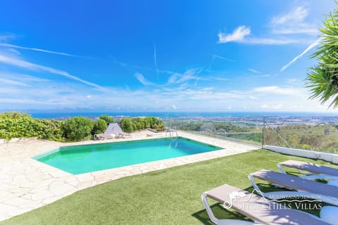 Swimming pool with spectacular views