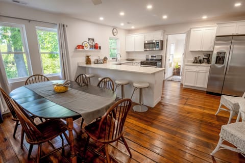 Main Level | Kitchen | Dining