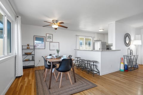 Spacious kitchen & dining area with bar stool seating