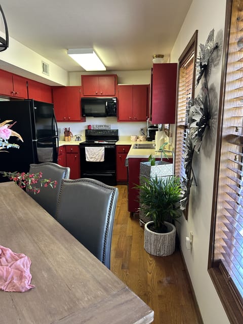 Full service kitchen. Has everything you need 