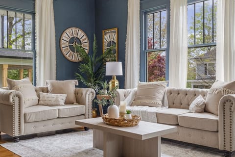 Spacious living room