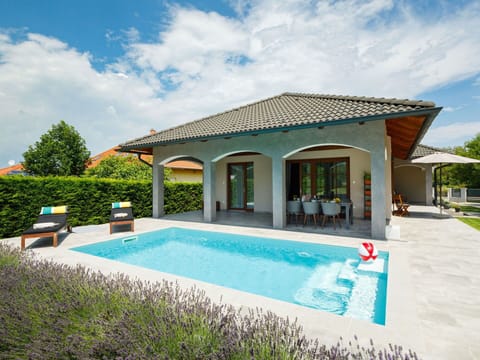 Cloud, Sky, Plant, Property, Water, Building, Swimming Pool, Shade, Tree, Leisure