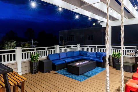 Enjoy Panoramic Views in the Rooftop Lounge