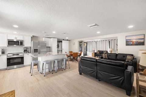 Spacious living room