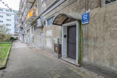 The building of the facility and its surroundings.