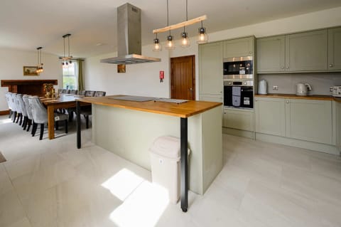 Large Kitchen & dining area