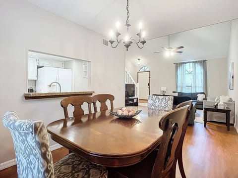 Seats 6, open flow to living room