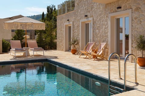 Building Exterior, Outdoor, Pool