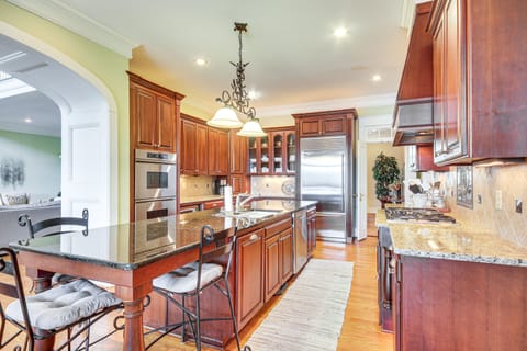 Kitchen | Microwave | Dishwasher | Drip Coffee Maker | 1st Floor