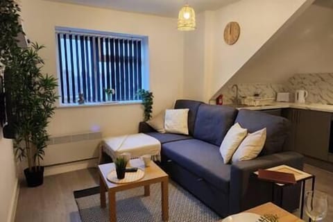 60bf5301-f9c1-42ad-a21d-8141da94947d