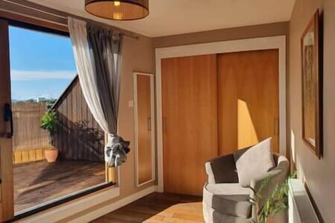 4eeb0403 7c70 45c1 99e5 e2b9a7f338c1