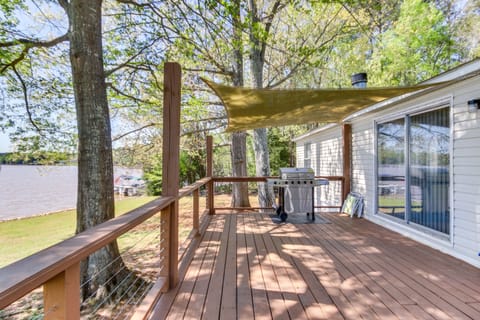 Deck | Gas Grill | Outdoor Dining Area