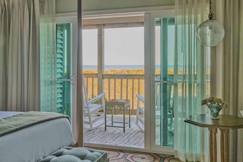 Step onto the balcony and let the salt-kissed breeze and horizon views melt your cares away.