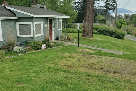Enjoy island living in our cottage with a view!