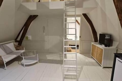 9d12622e 60d9 4749 b759 4fb5ebb7cd6c