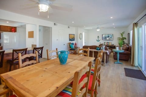 Upper unit's Living Room
                