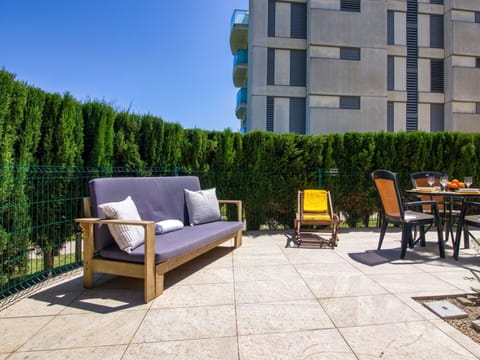 Sky, Plant, Daytime, Water, Building, Window, Azure, Swimming Pool, Condominium, Urban Design