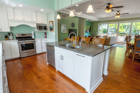 Main Level | Kitchen