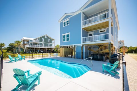 Exterior - Back / Pool