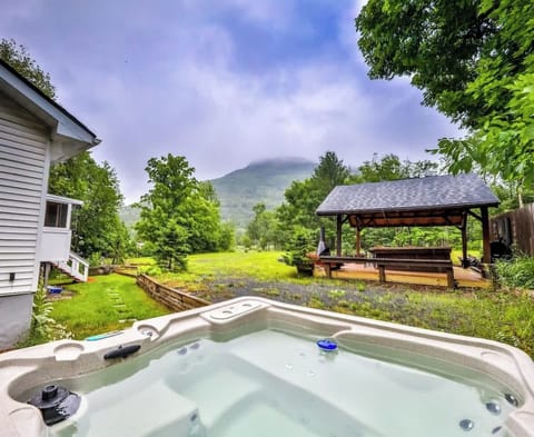 Hot Tub with Mountain Views