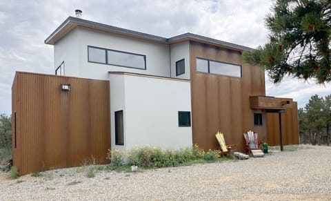 A modern exterior on this mountain getaway