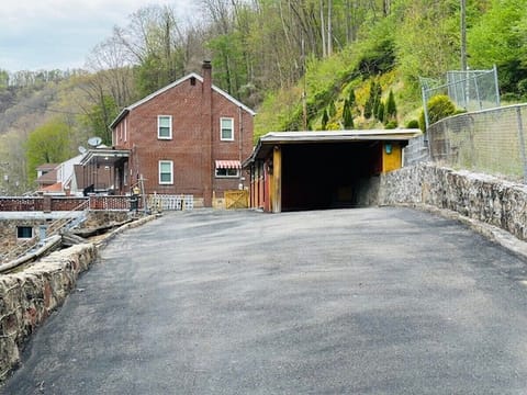 plenty of parking for trucks and trailers