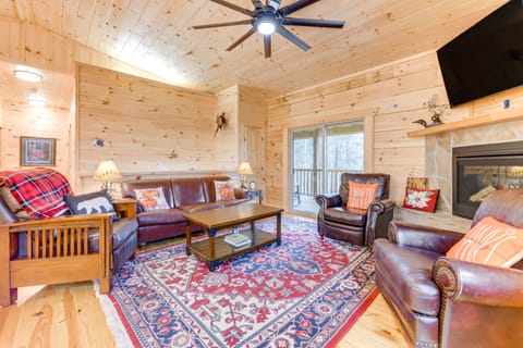 Hartford Vacation Rental | 5BR | 3.5BA | 2,400 Sq Ft | 2 Steps to Enter