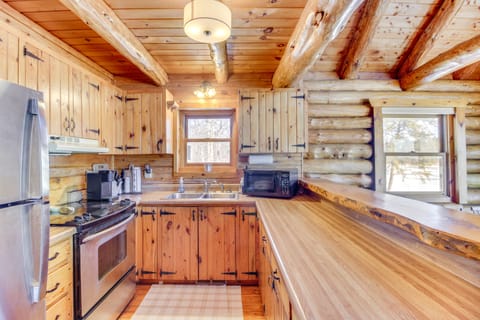 Kitchen | Breakfast Bar | 2nd Floor