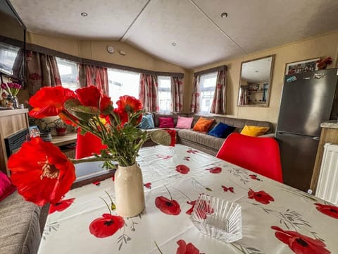 Just drop your bags, sink into the comfortable seating, and begin to unwind in your own time.