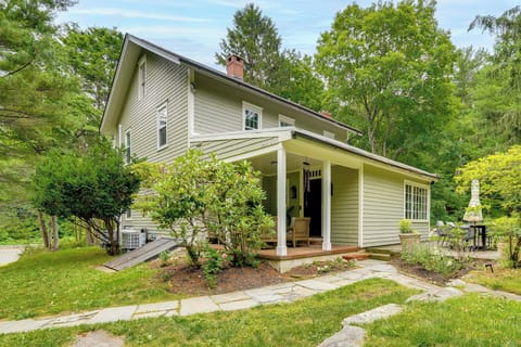 Weston Vacation Rental | 3BR | 2.5BA | 2,800 Sq Ft | Stairs Required