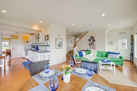 Blaine Vacation Rental | 2BR | 2BA | 1,549 Sq Ft | 3 Steps to Enter