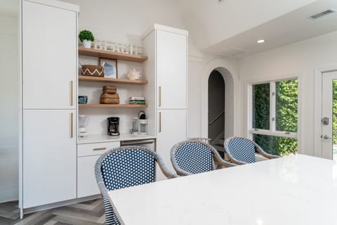 The Quartz island has bar stool seating for 8 and coffee station