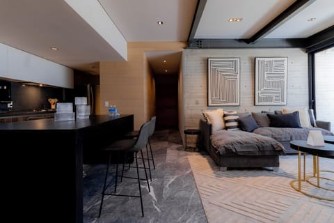 Trendy Living Space with Breathtaking Vistas


