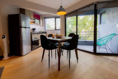 A dining space where sophistication and family warmth coexist beautifully.


