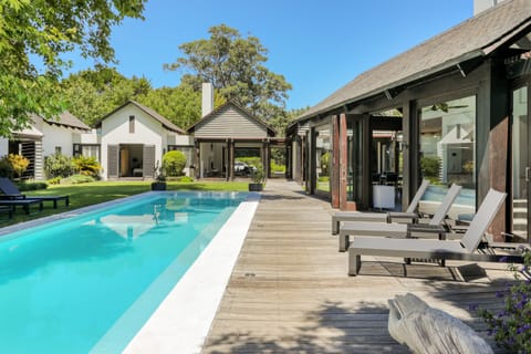 Entertainers dream, 5 bedroom, all en-suite, separate pool house, amazing views.