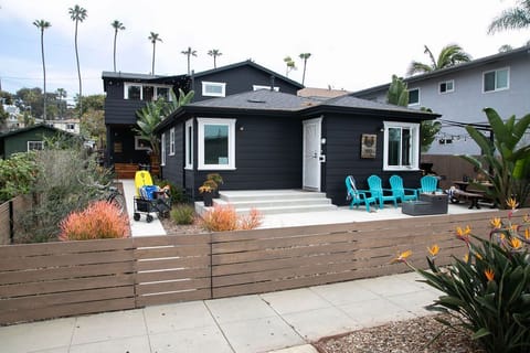 1. 2 Bedroom, 2 Bathroom with Sleeping Accommodations for up to 6 People