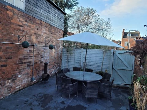 Outdoor seating and dining area for 8 people. Padded cushions are stored inside.
Outdoor wall lights and external sockets located next to the table.