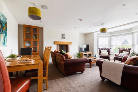 Living Room / Lounge