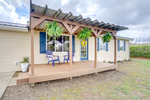 Brandenburg Vacation Rental | 3BR | 1BA | 1,500 Sq Ft | 2 Steps to Enter