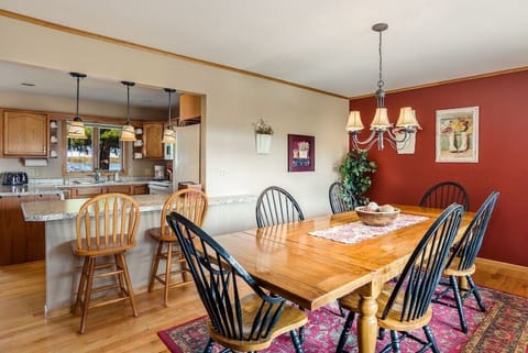 Dining table and counter seating, room for everyone.