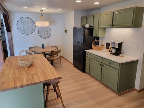 Kitchen , coffee pot & Keurig